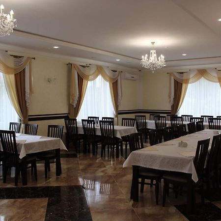 Вишиванка Dilyatyn Extérieur photo