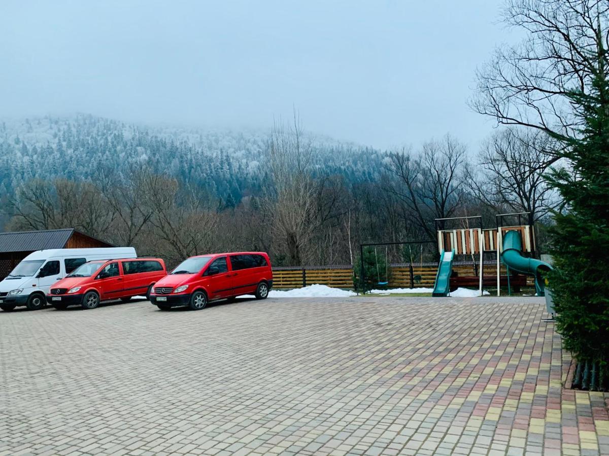 Вишиванка Dilyatyn Extérieur photo