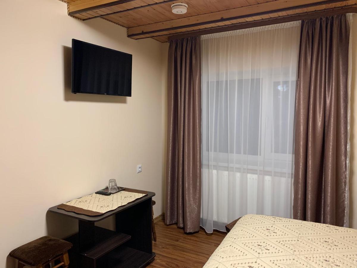 Вишиванка Dilyatyn Extérieur photo