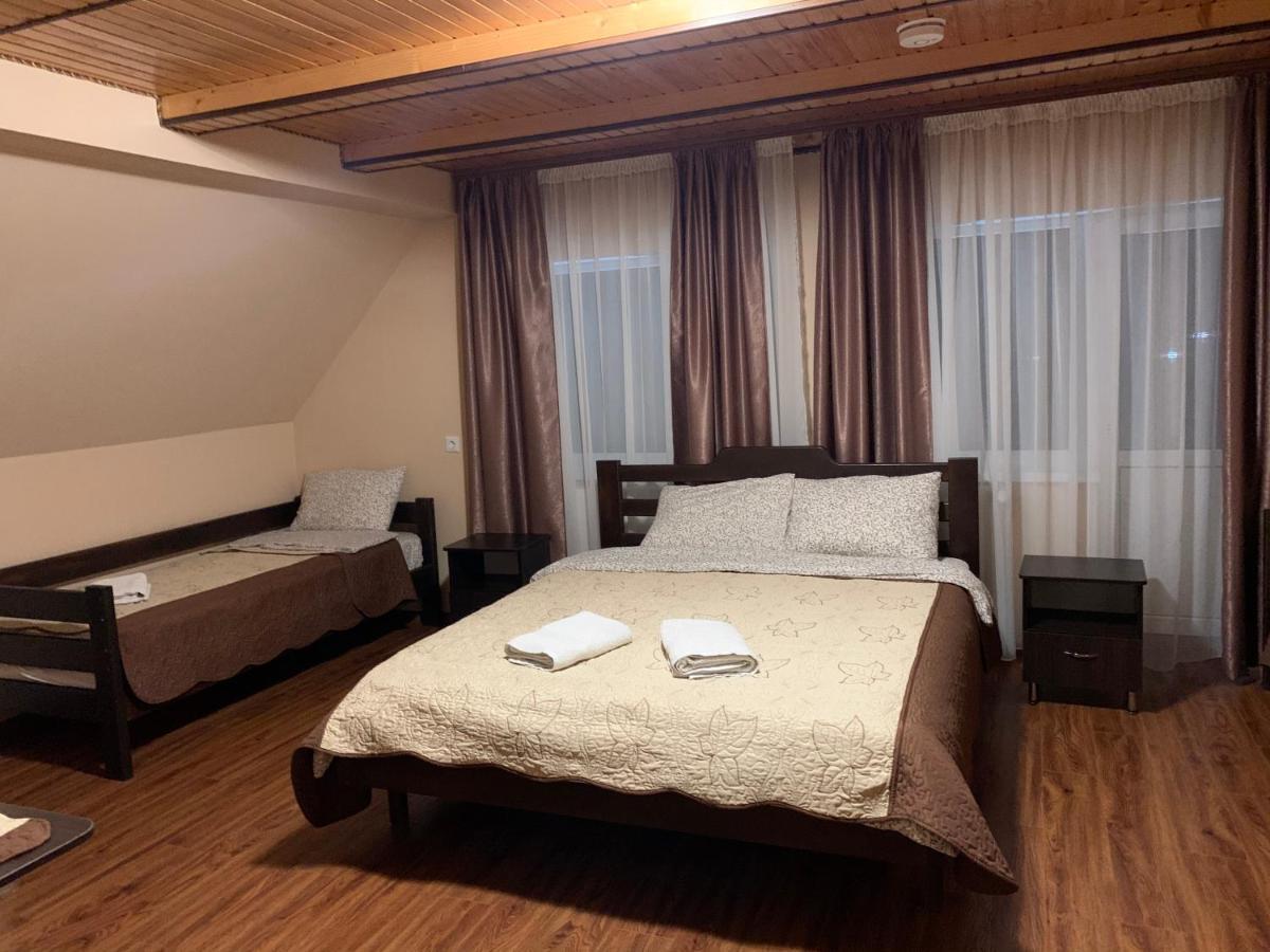 Вишиванка Dilyatyn Extérieur photo