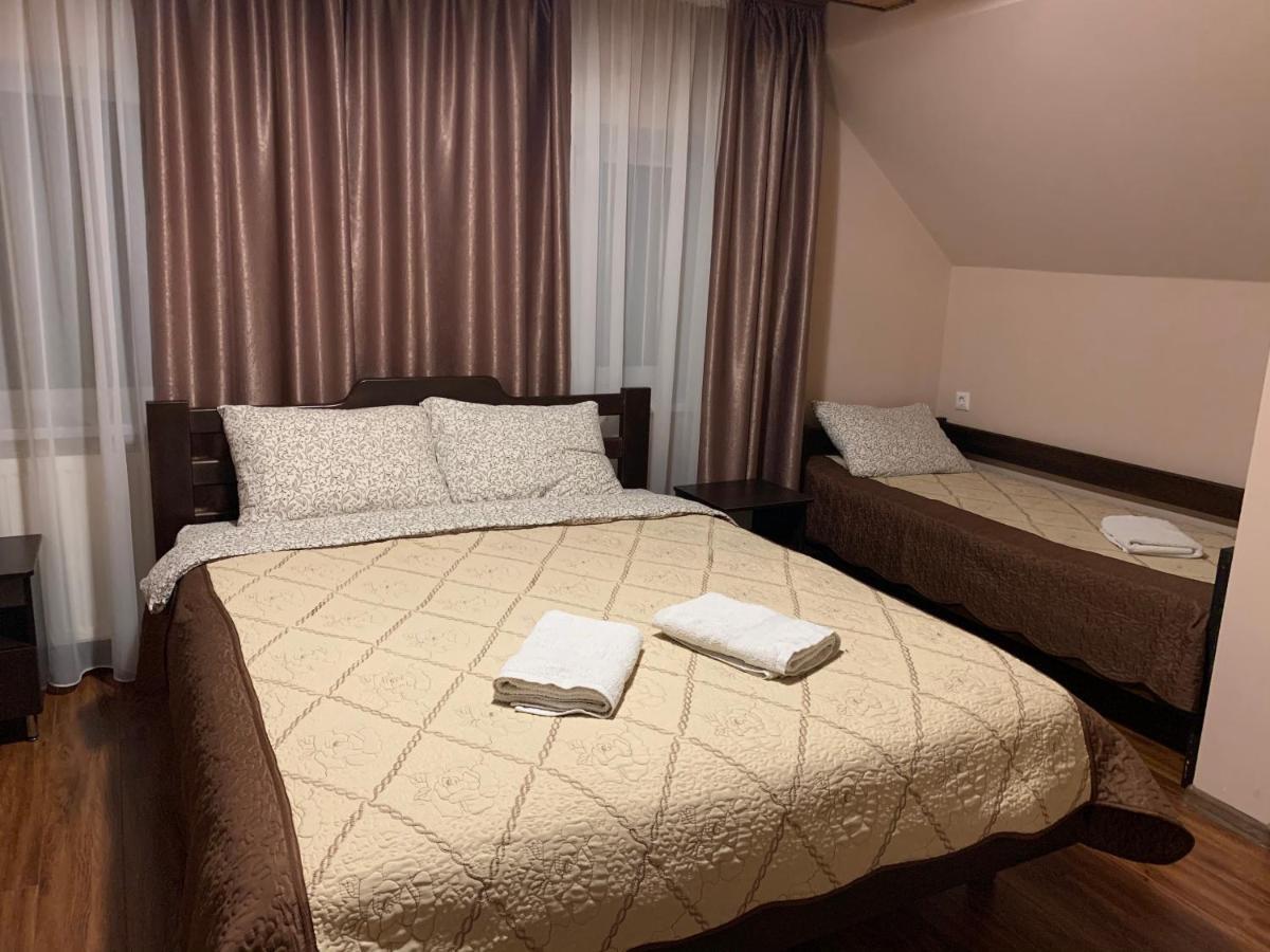 Вишиванка Dilyatyn Extérieur photo