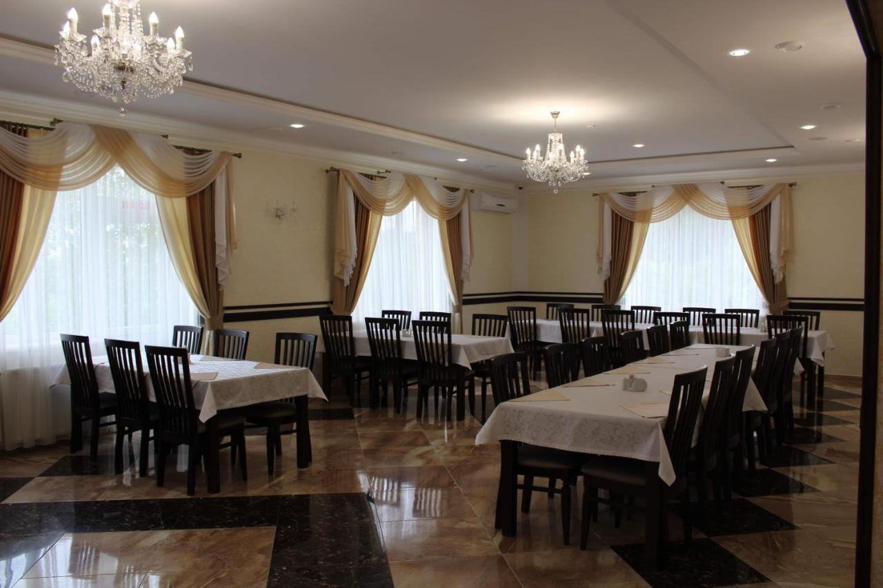 Вишиванка Dilyatyn Extérieur photo
