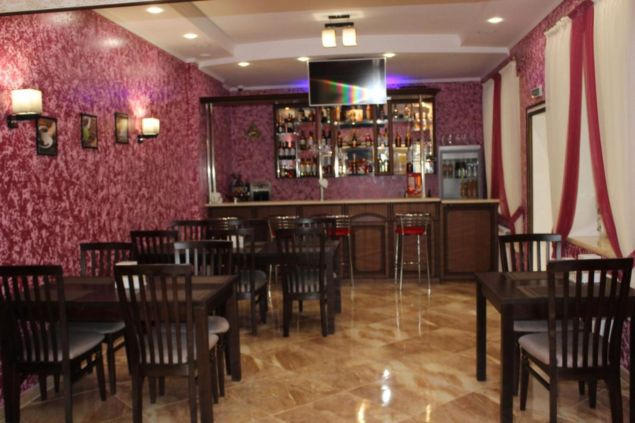 Вишиванка Dilyatyn Extérieur photo