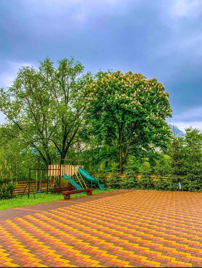 Вишиванка Dilyatyn Extérieur photo